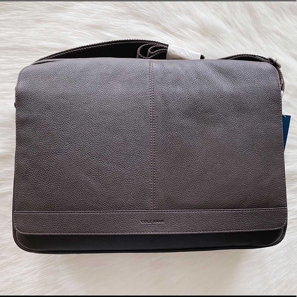 ✨New COLE HAAN Mens Pebble Leather Messenger Bag - Picture 2 of 9